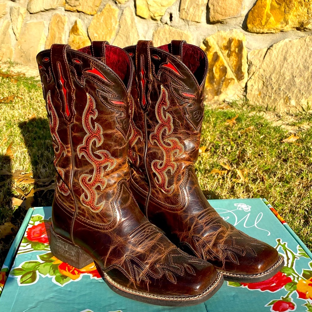 Women’s Ariat “Sidekick Distressed Brown” Western Boots 7.5B